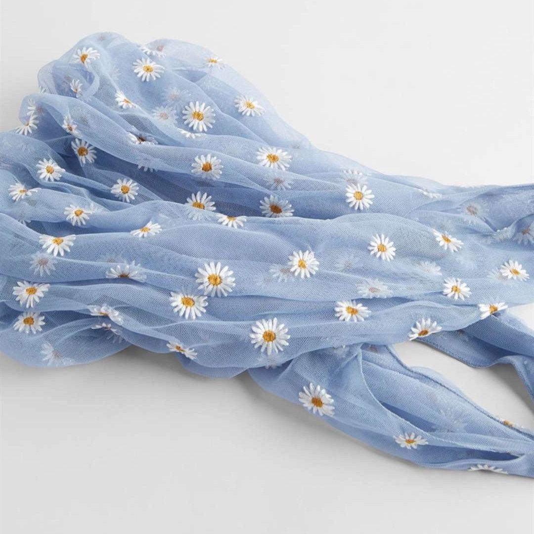 Mesh Daisy Bag Tote in Use