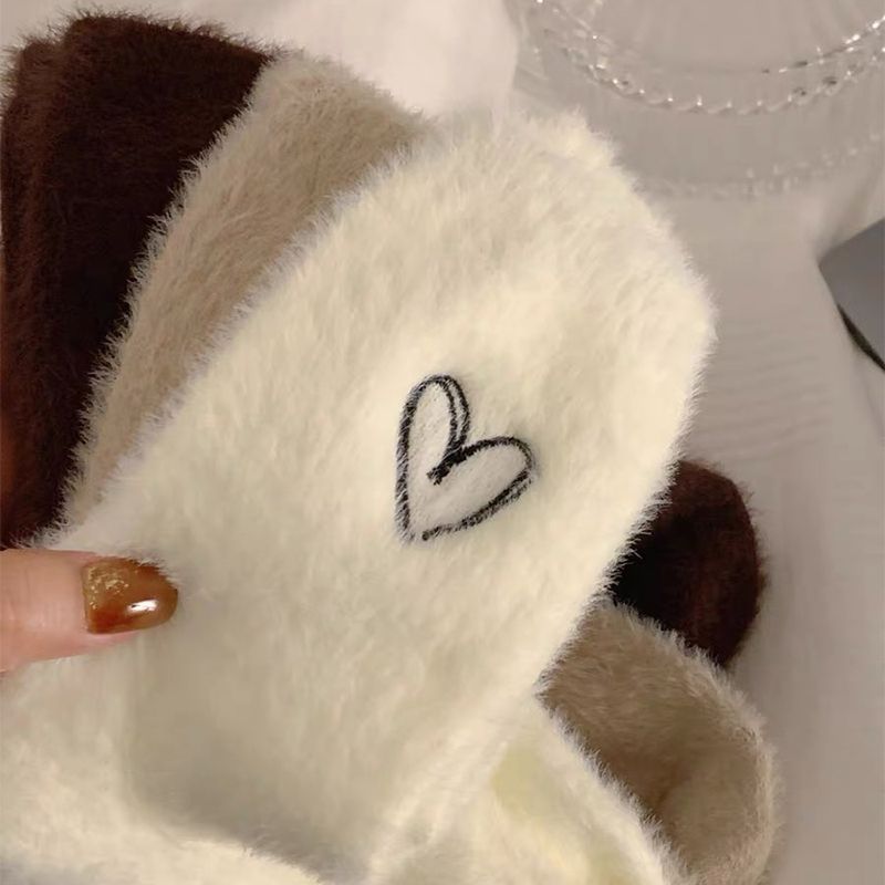 Cozy Mid-calf Design of Socks