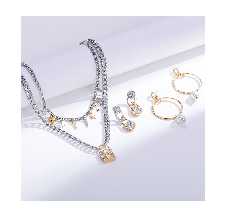 Necklace Image 4