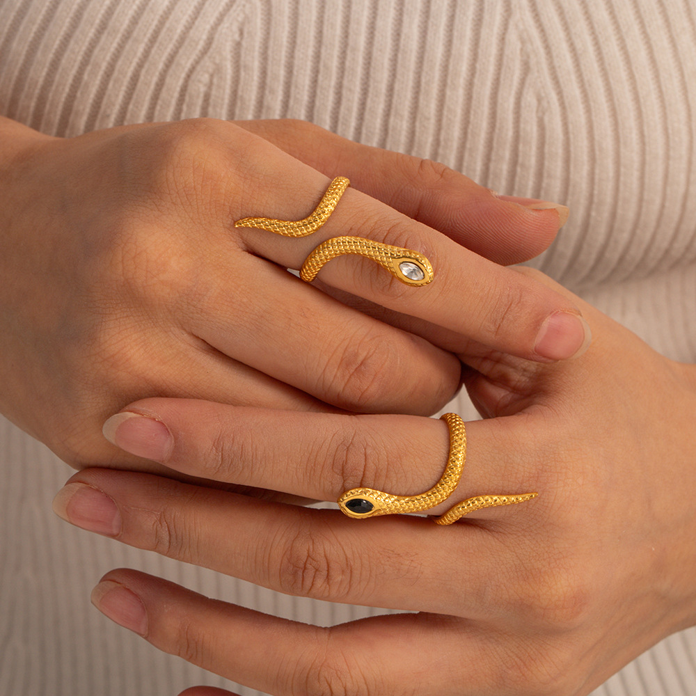 Stainless Steel Inlaid Zircon Snake Eye-catching Ring 2