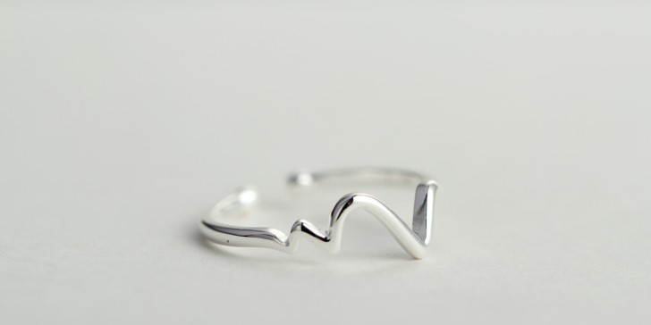 Heartbeat Ring Platinum