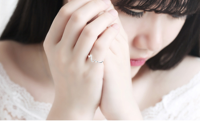 Heartbeat Ring Lifestyle Image