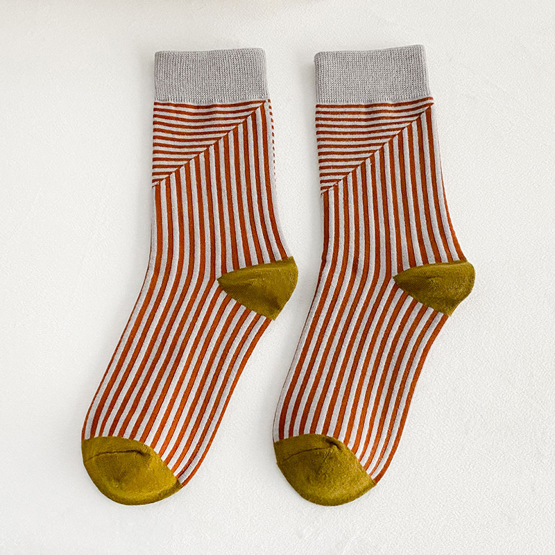 Middle Tube Socks