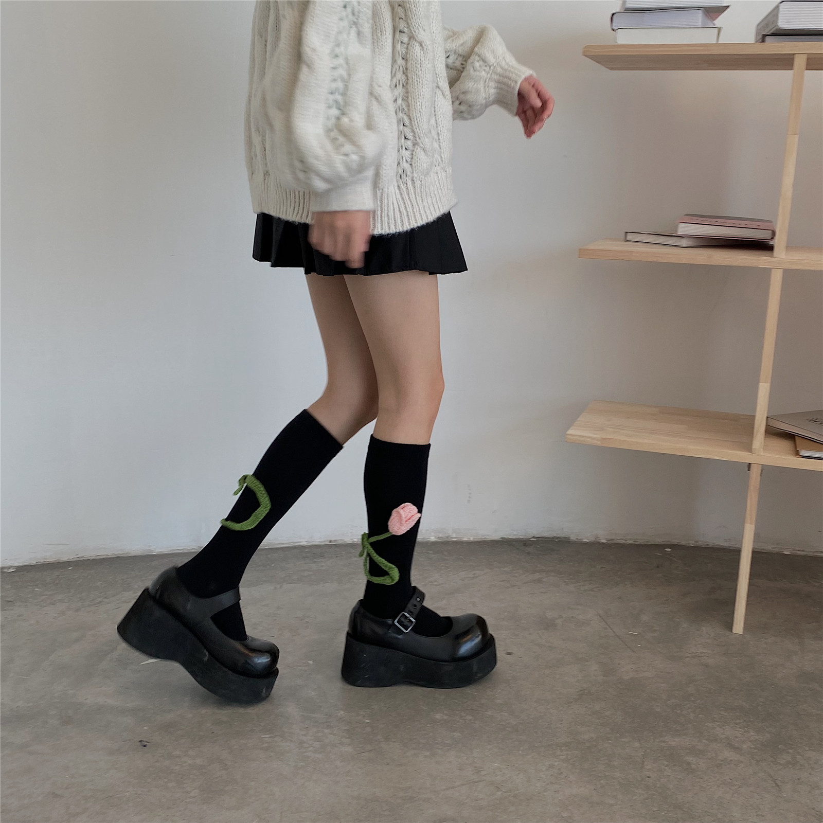 Tulip Crochet Cotton Mid Tube Stockings - Apricot
