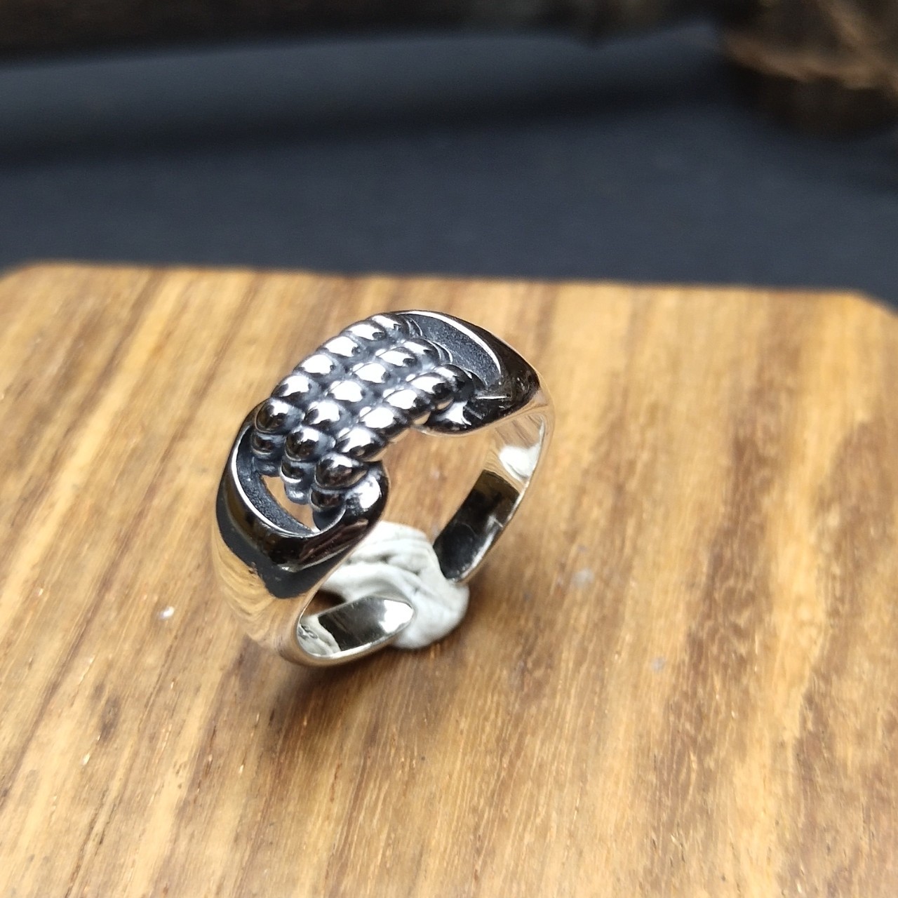 Cold Style Retro Distressed Twist Ring