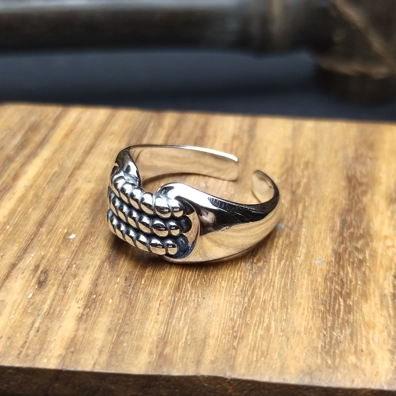 Cold Style Retro Distressed Twist Ring