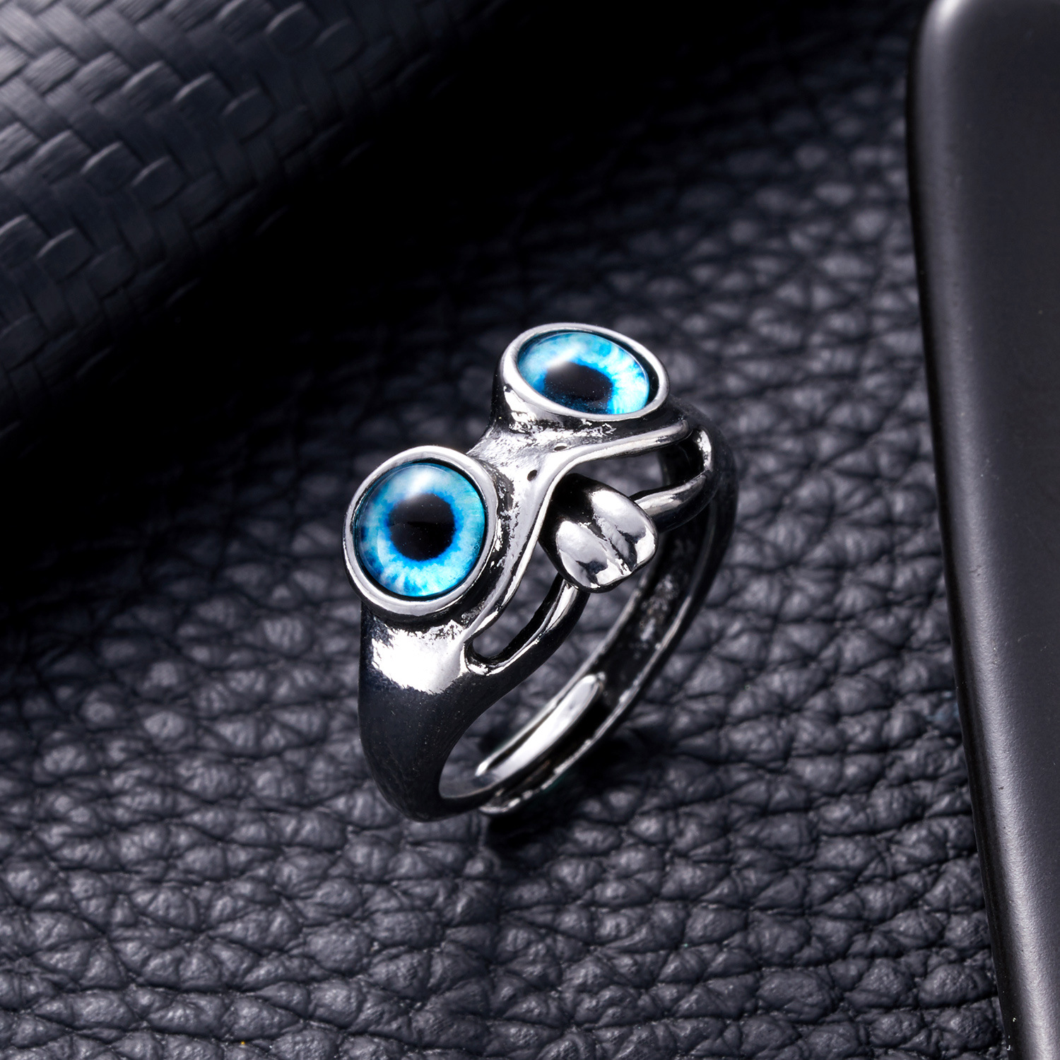 Blue Eyed Frog Ring