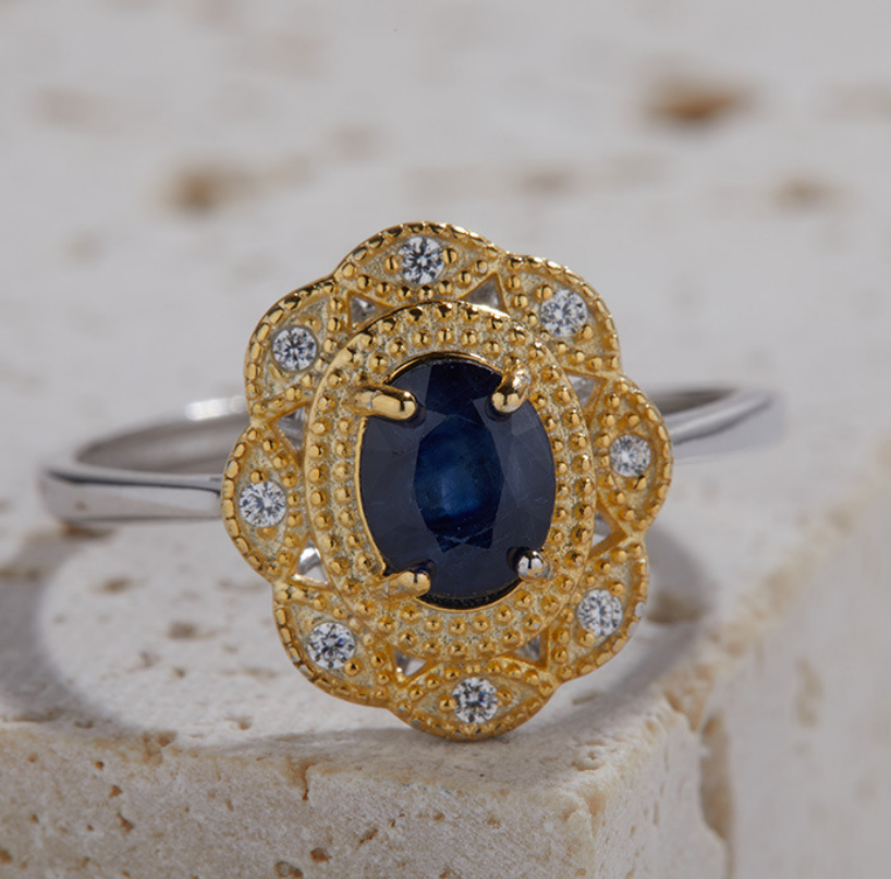 Natural Sapphire Ring - Close Up