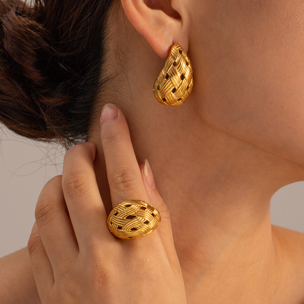 18K Gold Ring Image 5