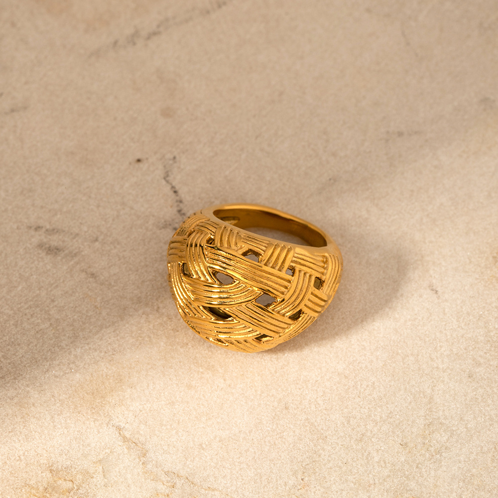 18K Gold Ring Image 4