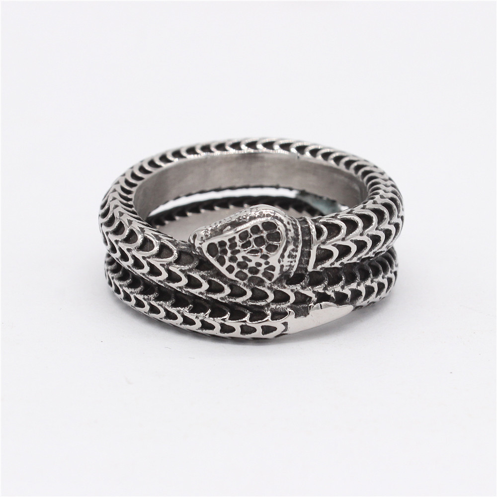 Gothic Style Snake Head Ring Image 1