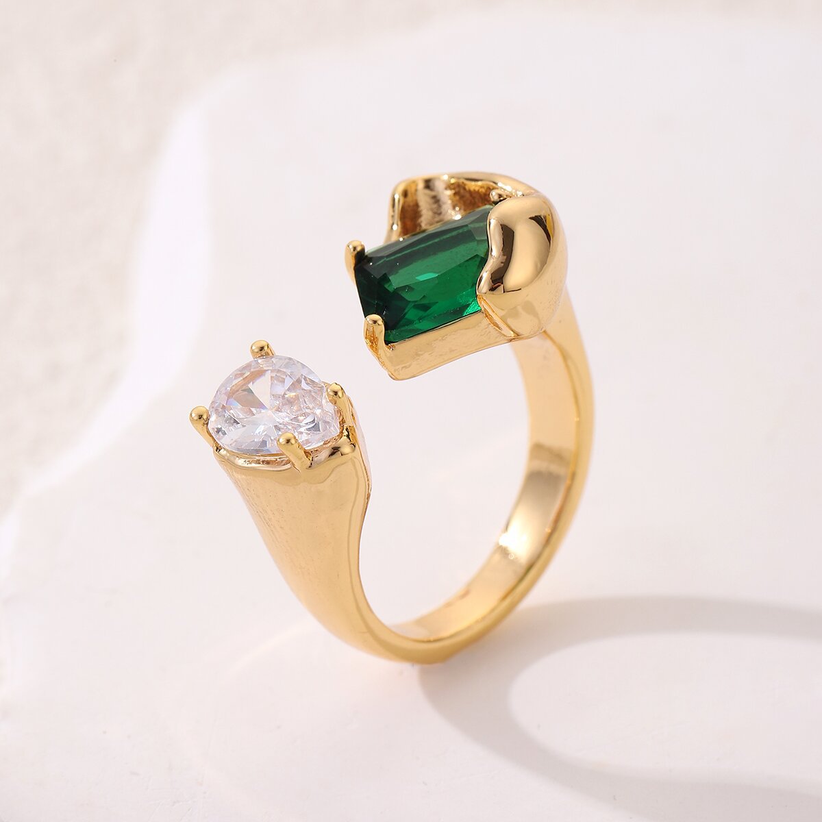 Emerald Elegant Ring - Gold
