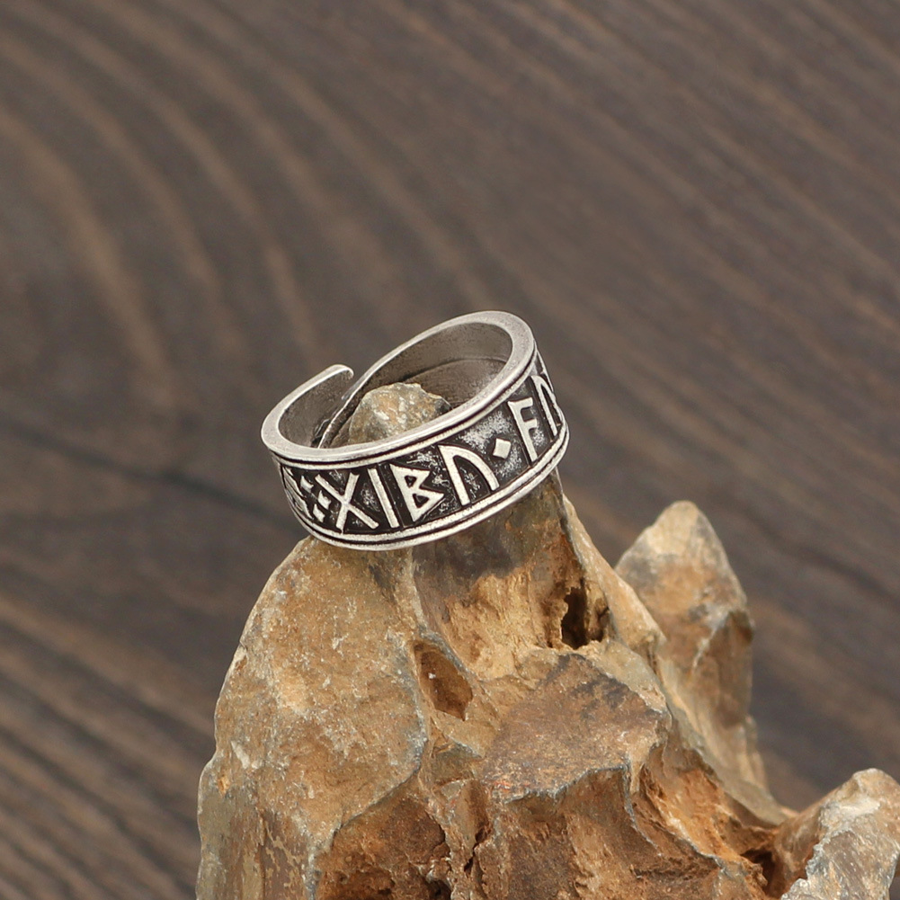 Geometric Nordic ring