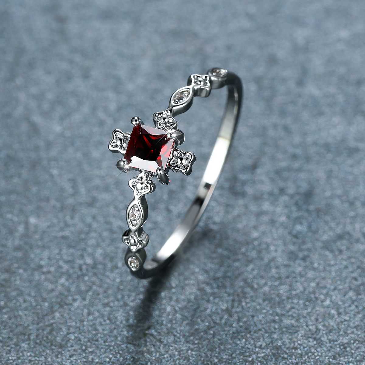 European and American Fashion Diamond Inlaid Blue Ring 7