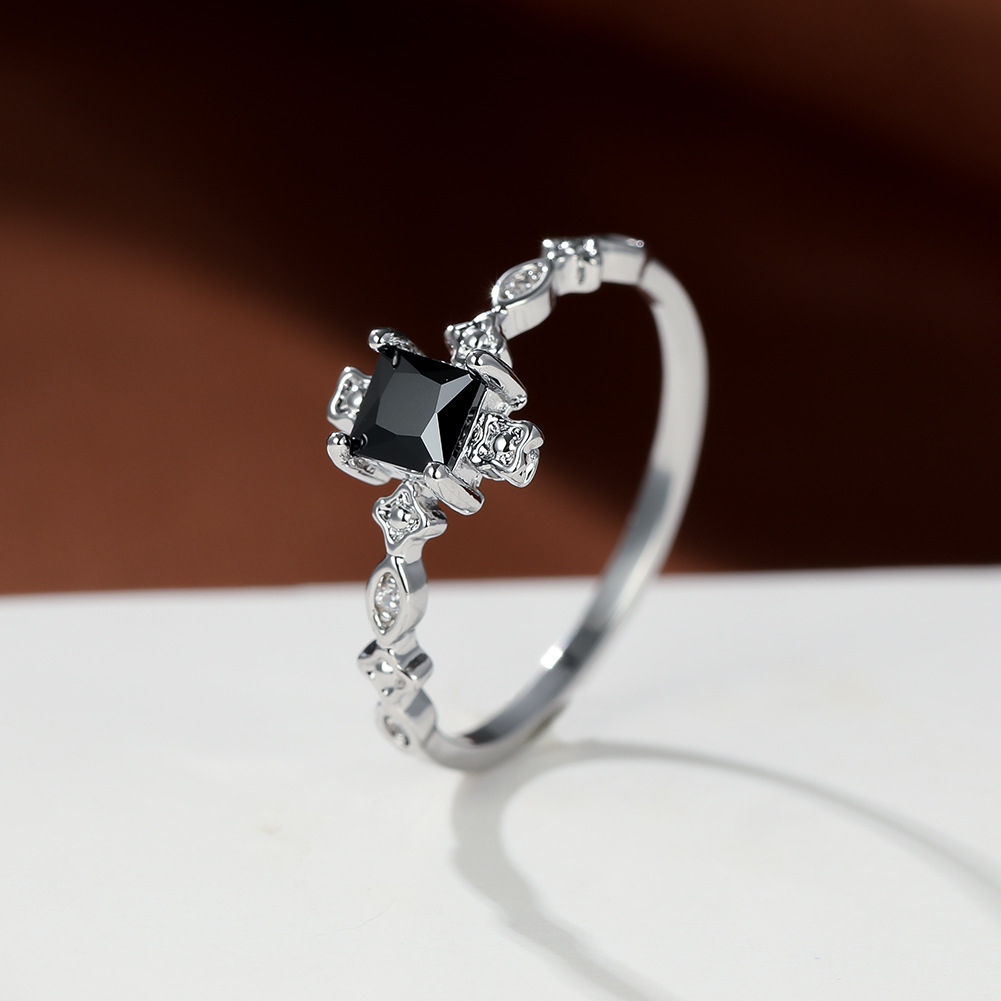 European and American Fashion Diamond Inlaid Blue Ring 4