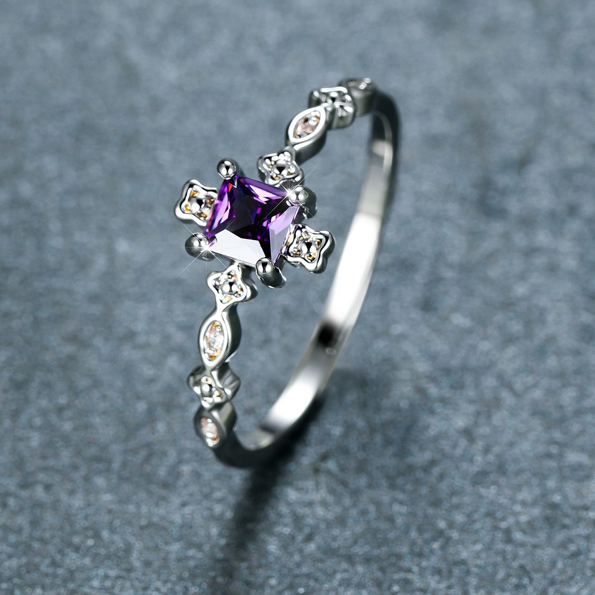 European and American Fashion Diamond Inlaid Blue Ring 3