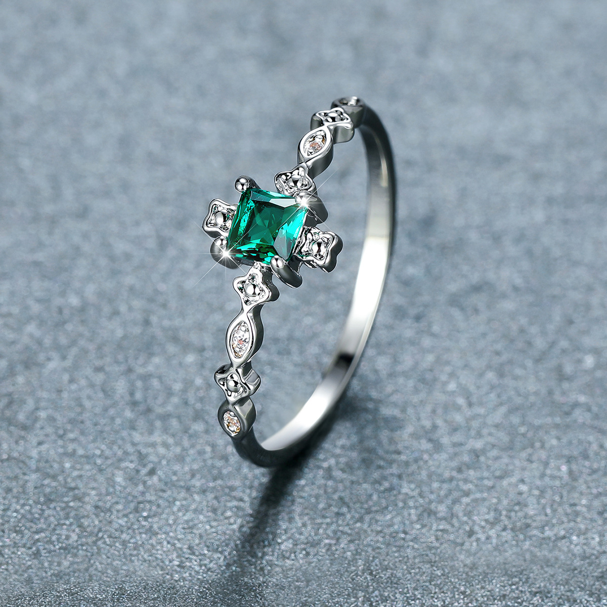 European and American Fashion Diamond Inlaid Blue Ring 5