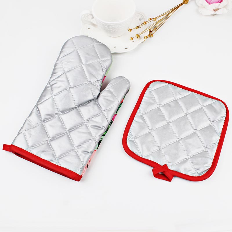 Fashion Santa Claus Microwave Insulation Pad