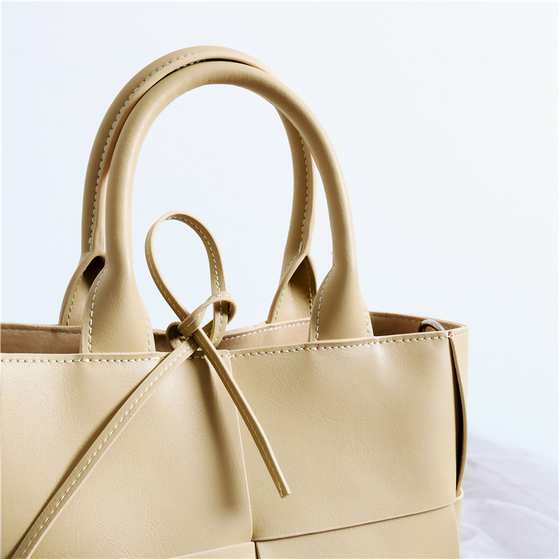 Crossbody Handbag Look