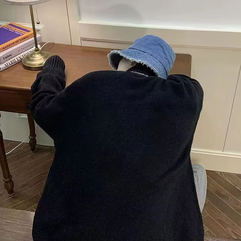 Sweater Image 3