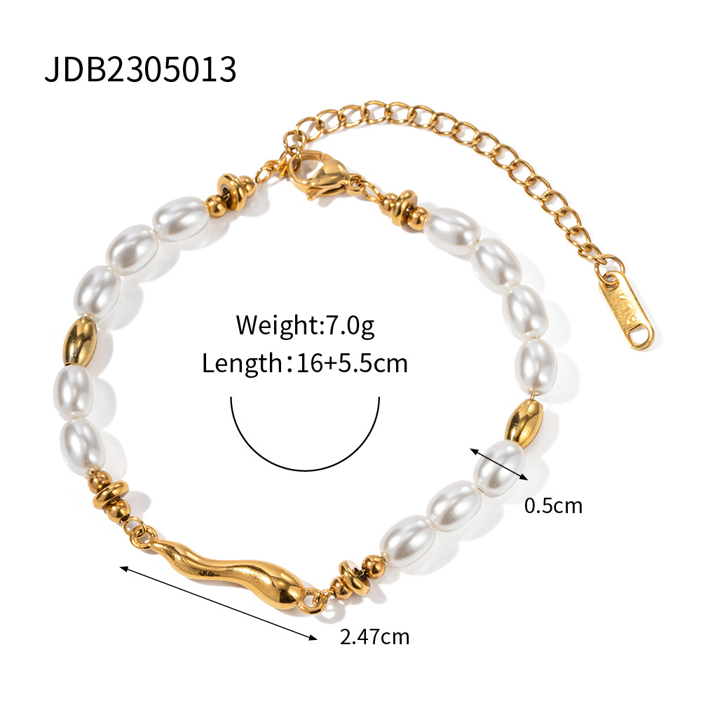 Elegant design of the bracelet