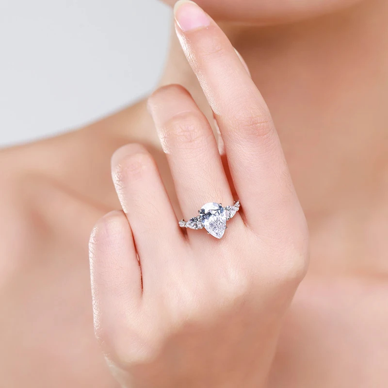 Drop-shaped Diamond Ring 2