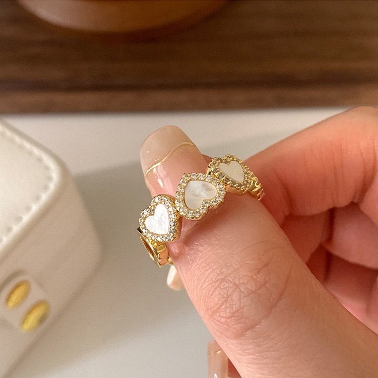 Diamond Shell Love Heart-shaped Ring Image 1