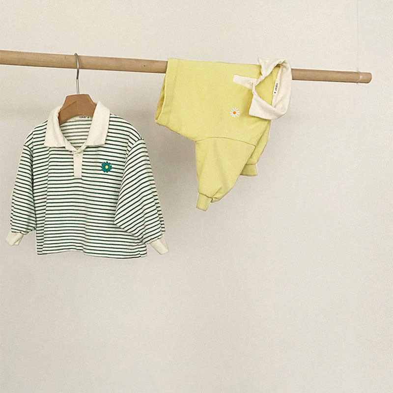 New Monochrome Striped Fashion Sweater Image 4