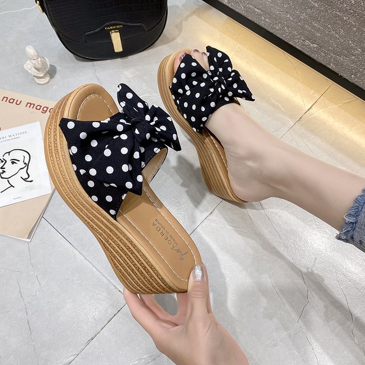Trendy Slippers