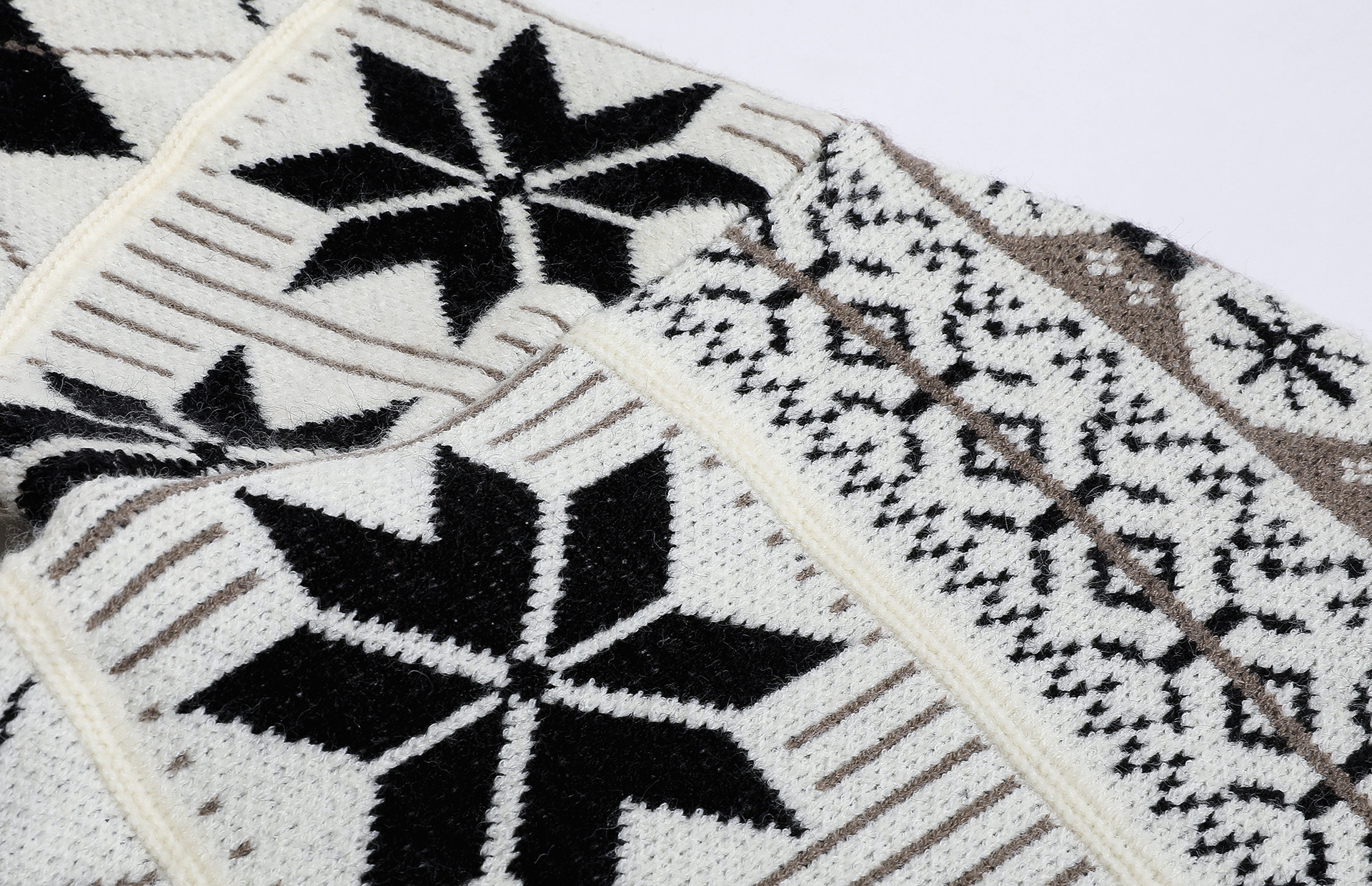 Men's Snowflake Pullover Detail