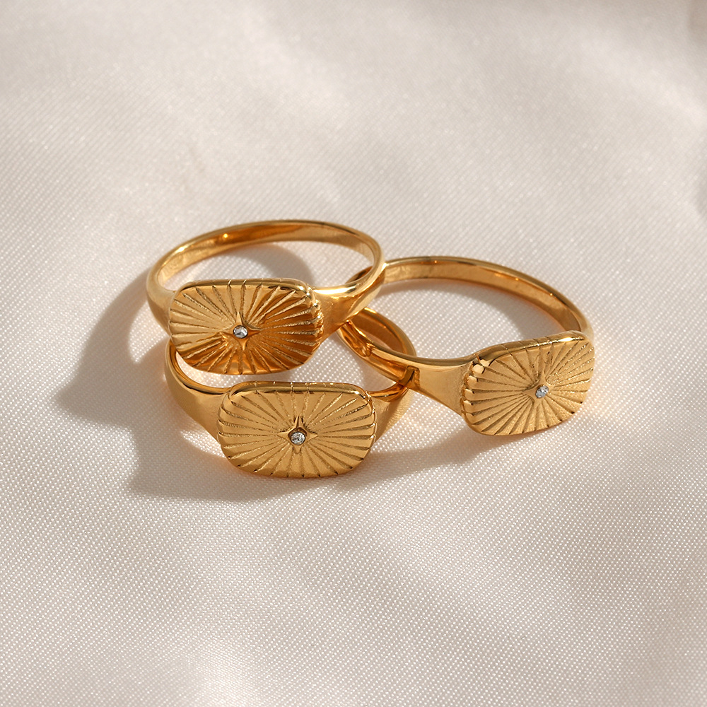 Aglaia Gold Ring Image 6