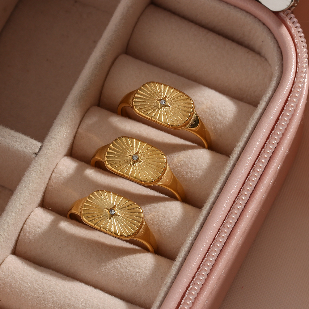 Aglaia Gold Ring Image 4