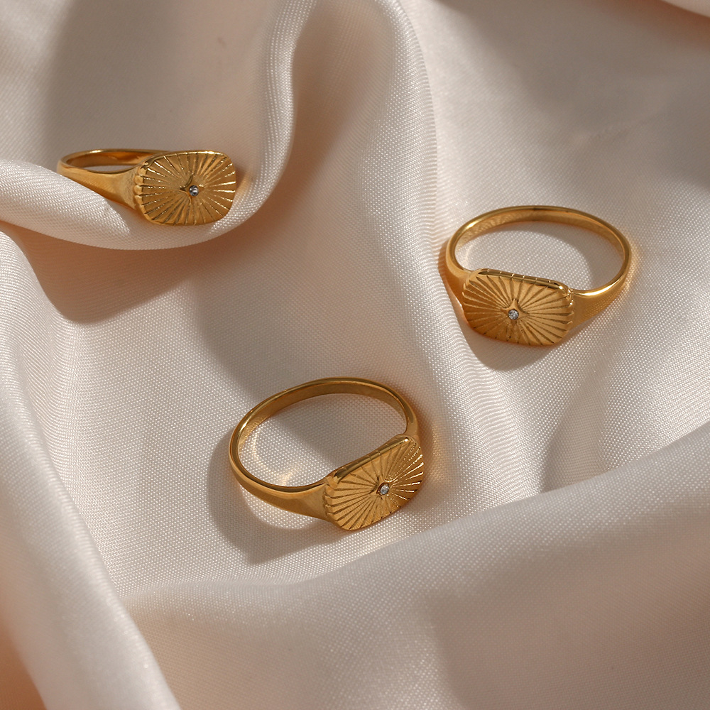 Aglaia Gold Ring Image 2