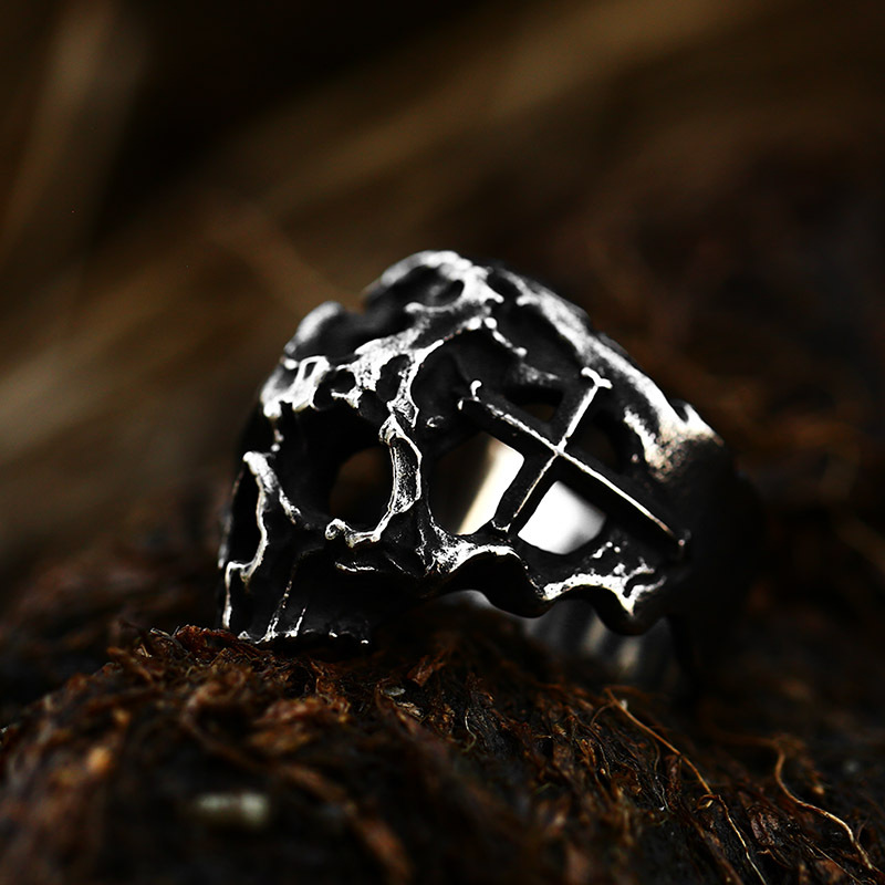 Men's Skull Ring Image 6
