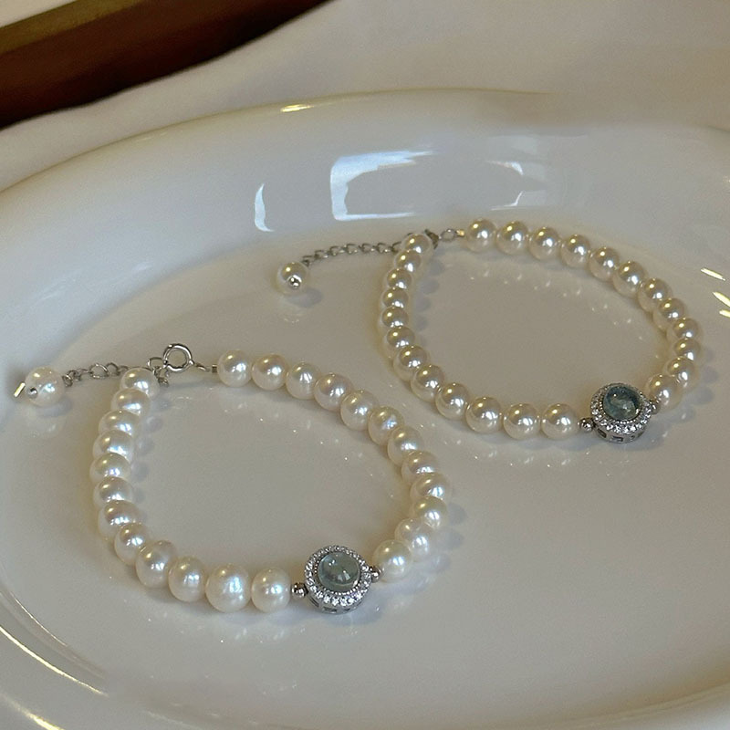 French Vintage Style Pearl Bracelet Image 4