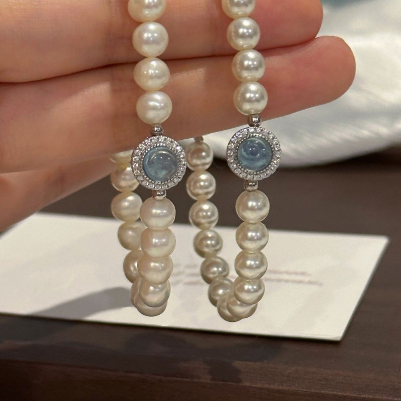 French Vintage Style Pearl Bracelet Image 1