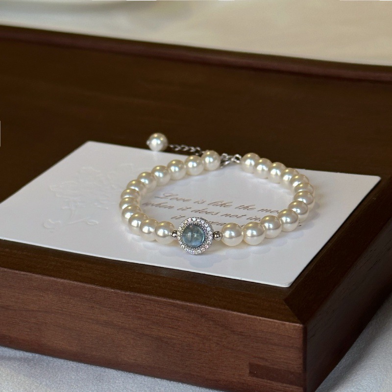 French Vintage Style Pearl Bracelet Image 2