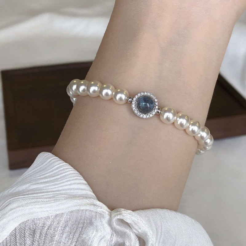 French Vintage Style Pearl Bracelet Image 3