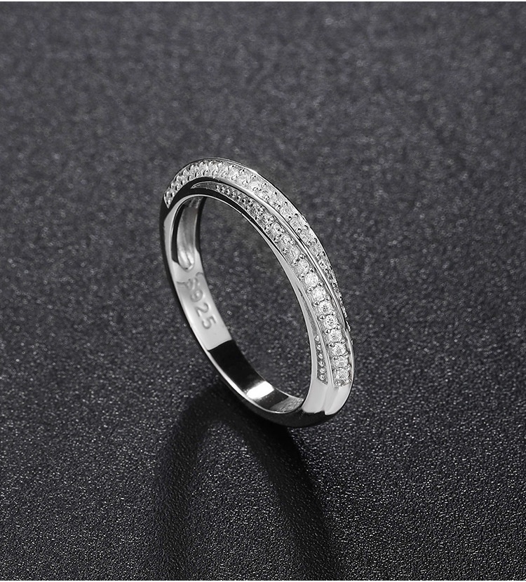 Mobius Strip Moissanite Ring Image 5