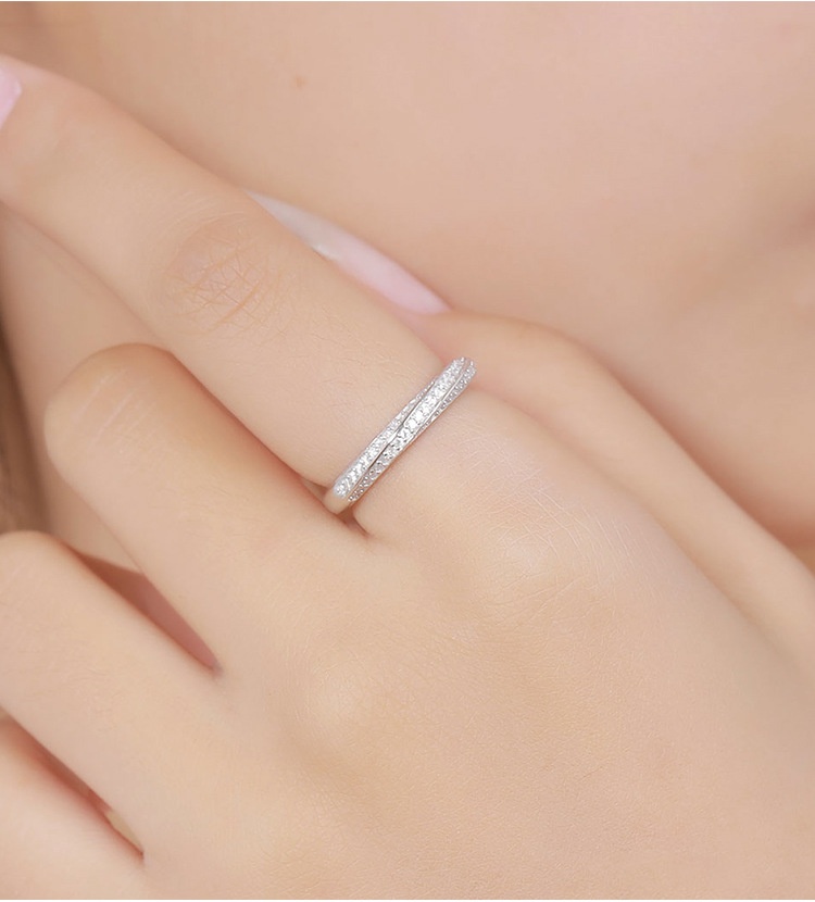Mobius Strip Moissanite Ring Image 6