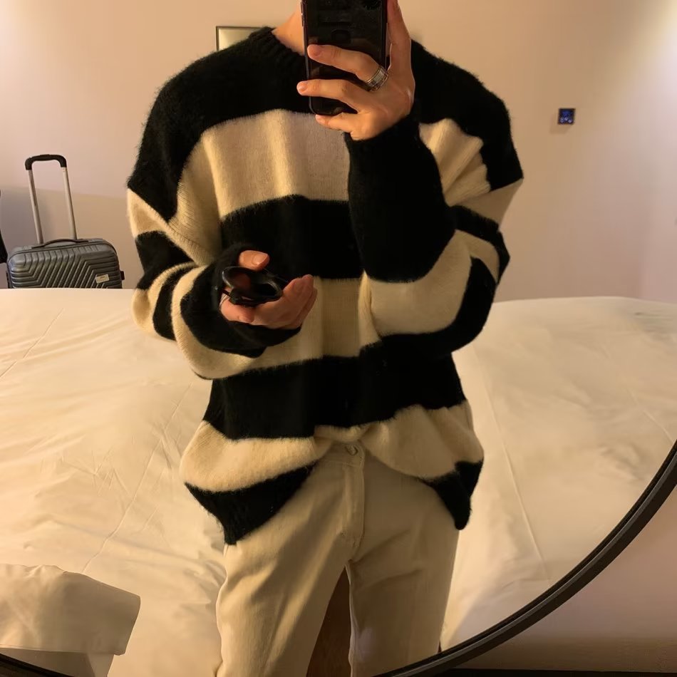 Sweater Image 3