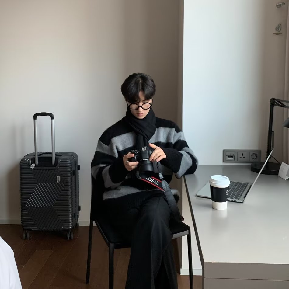 Sweater Image 7