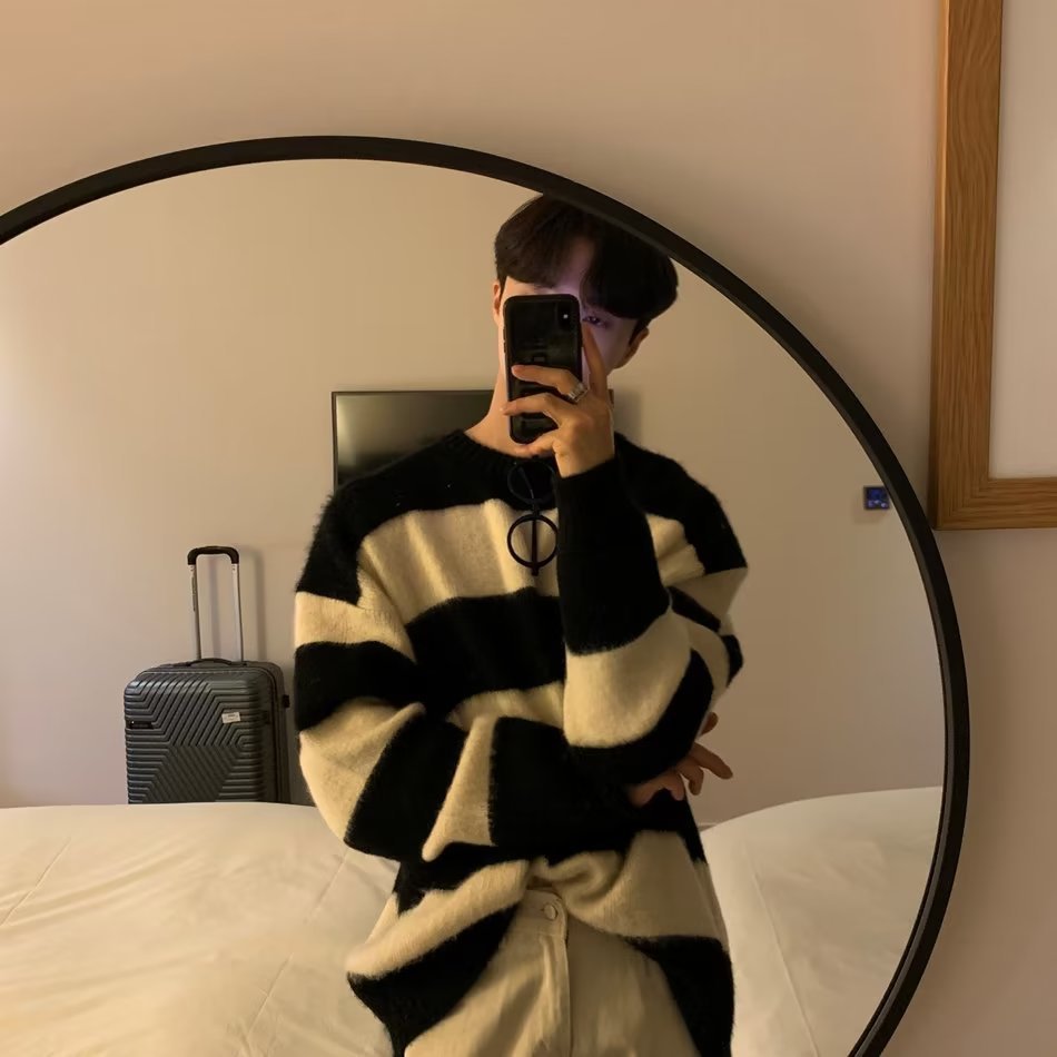 Sweater Image 4