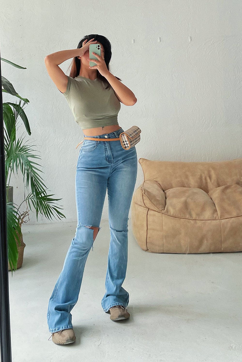 Irregular Hole Super High-rise Jeans 16