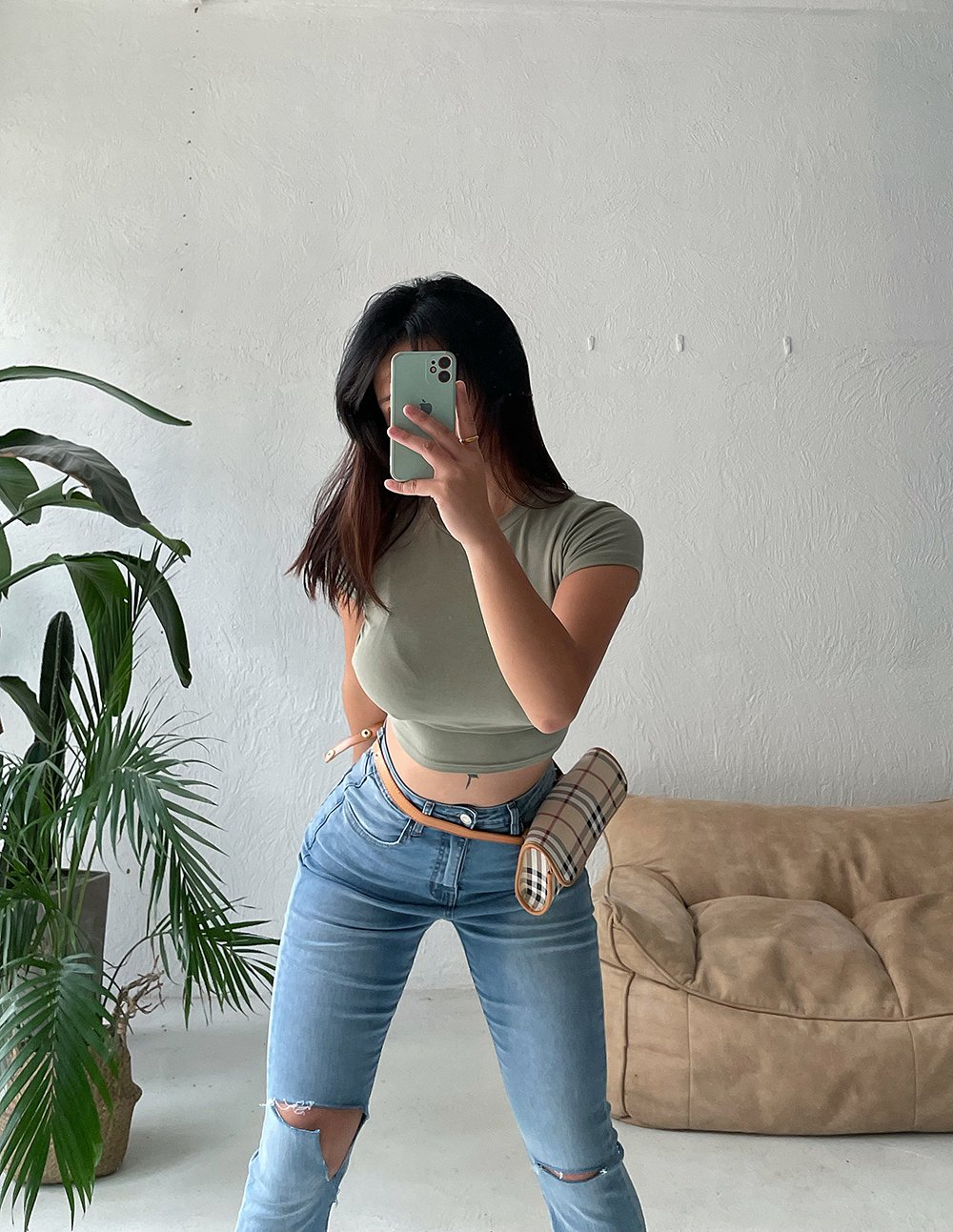 Irregular Hole Super High-rise Jeans 15