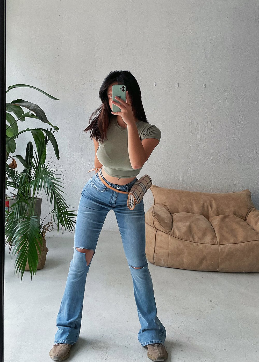 Irregular Hole Super High-rise Jeans 13