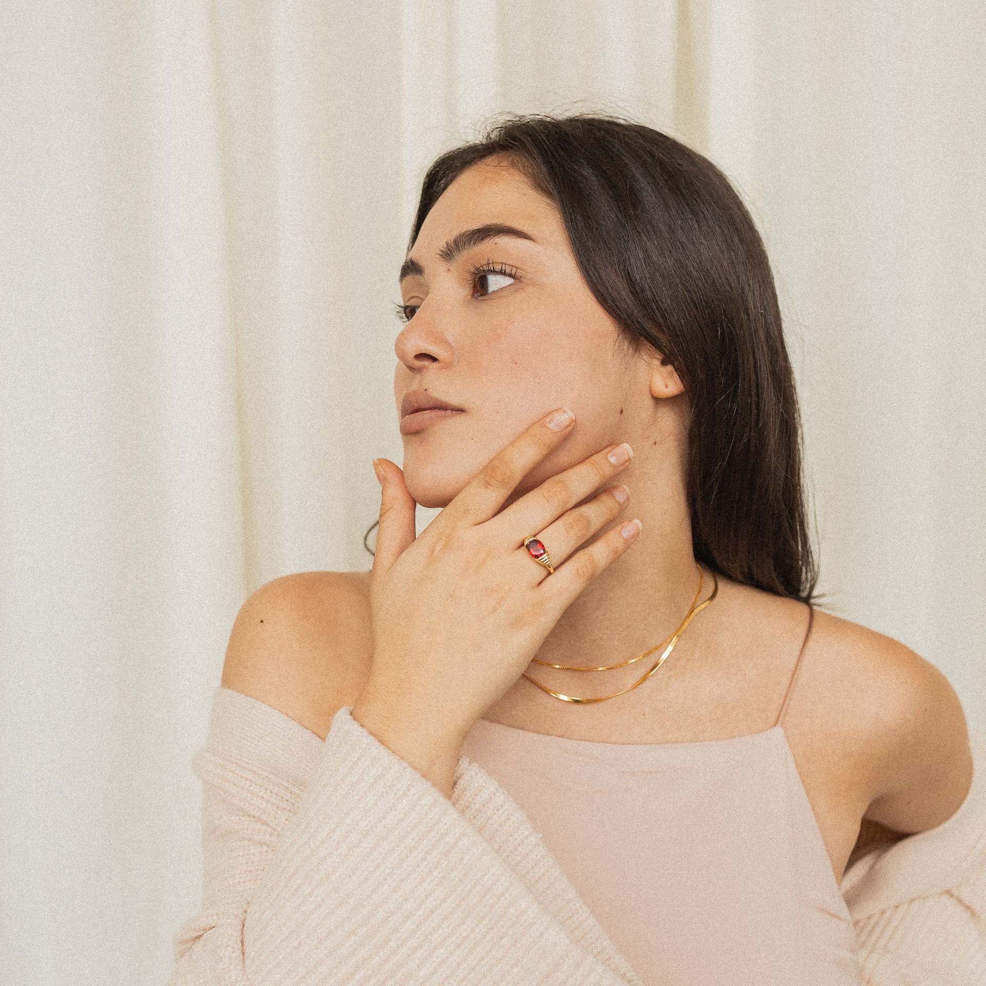 Light Luxury Red Diamond Embedded Ring Image 4