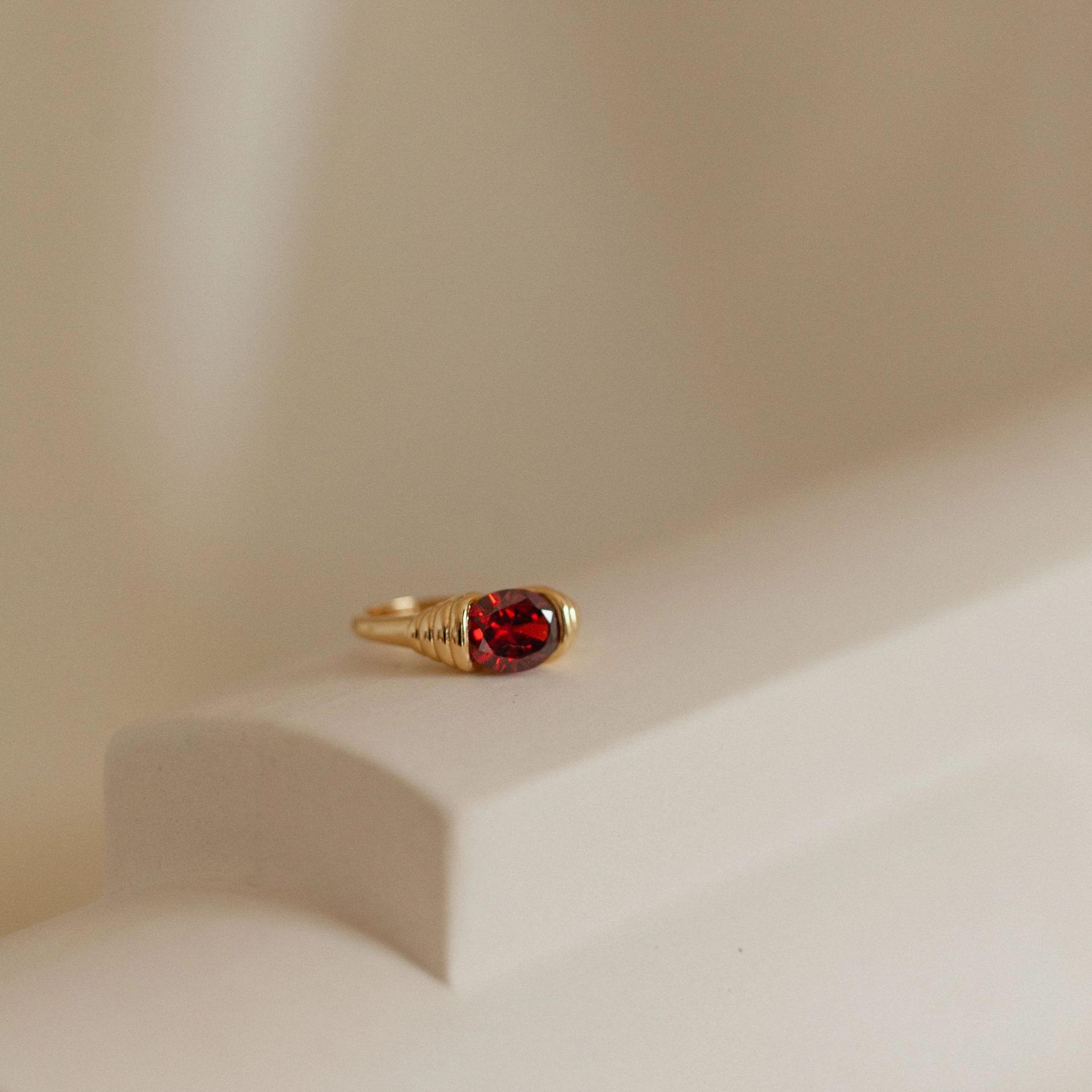 Light Luxury Red Diamond Embedded Ring Image 2
