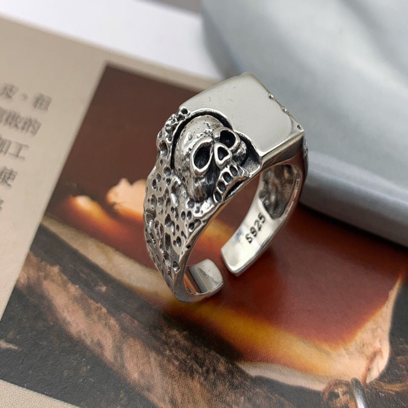 Silver Ring Skull Carving 1