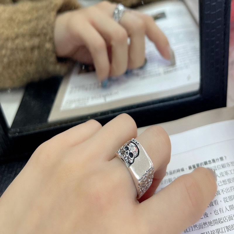 Silver Ring Skull Carving 4